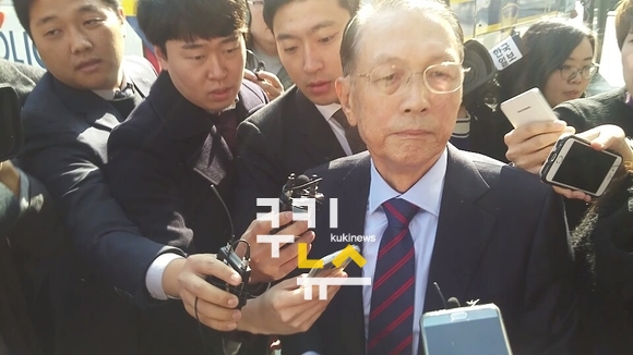 김기춘, 최순실 관련 ‘빌딩·차움병원·김종 연결고리’ 의혹 전면 부인
