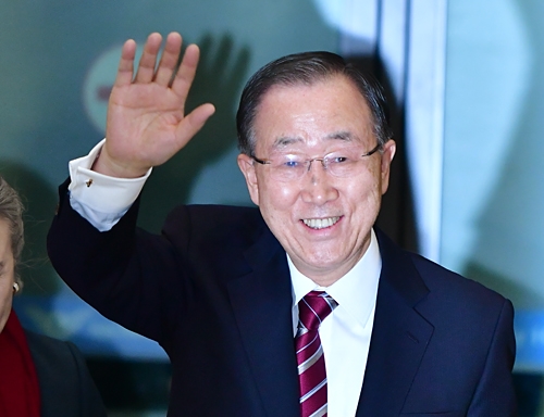 반기문 귀국 “갈갈이 찢어진 대한민국, 국민 대통합 이룰 것”
