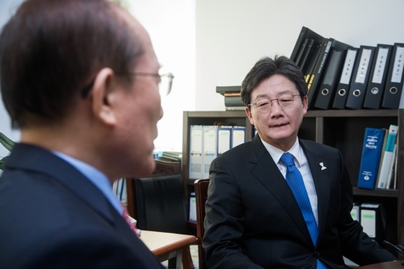 이회창 전 총재, 유승민에게 “제3지대·연대로 국민 혼란 겪어” 조언