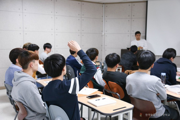 한국항공직업전문학교 항공부사관전공, 부사관 선배 초청 특강 및 군장학생 설명회 개최