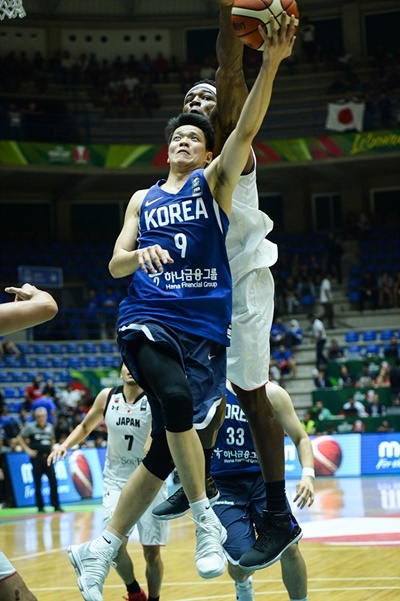 한국 남자 농구, ‘강호’ 필리핀 꺾고 FIBA 아시아컵 4강 진출