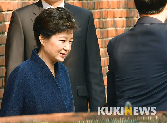 [친절한 쿡기자] 박 전 대통령의 45분, 3년 만에 어머니 만난 아들