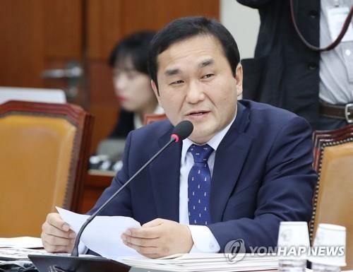 엄용수 한국당 의원, 불법정치자금 수수 혐의 기소