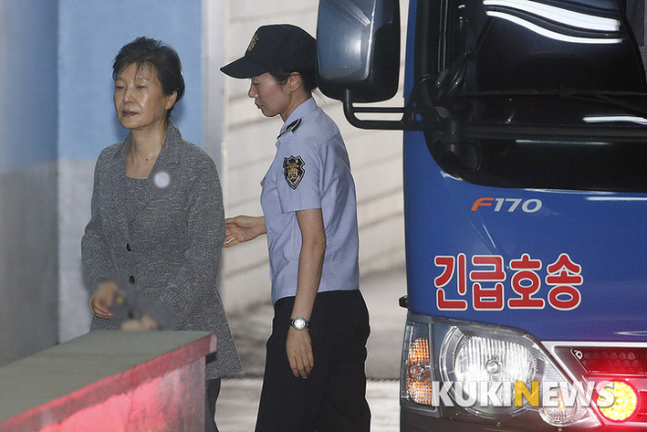 검찰, 박근혜 전 대통령 구치소 방문조사 방침…국정원 특활비·화이트 리스트 등