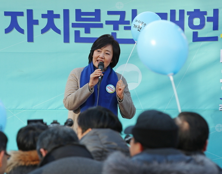 박영선 의원 “MB에게 묻는다…국정원 특활비 공무원 매수에 사용했나”
