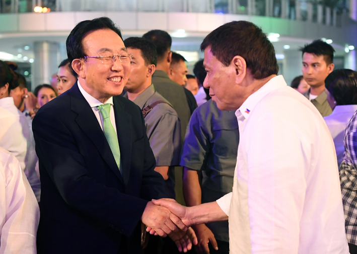 김관용 도지사, 두테르테 필리핀 대통령과 경제협력 확대 방안 논의