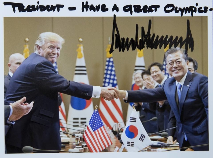 트럼프가 청와대에 보낸 두 장의 사진 “우리는 이길 것” “올림픽 성공 기원”