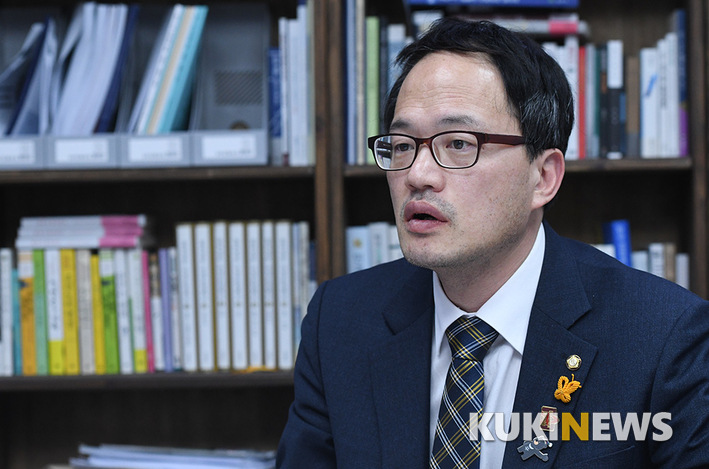 [인터뷰] 박주민 “꼴보기 싫은 국회의원? 사실 국민 눈치 엄청 봐요”