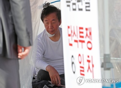 [친절한 쿡기자] 명분도 지지도 없다…출구 없는 한국당 단식투쟁