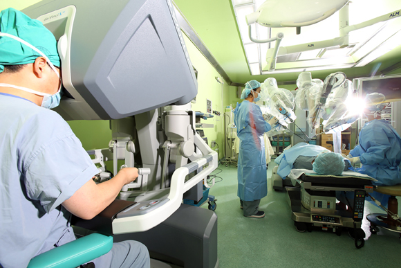 [암수술 잘하는 병원] 고려대 안암병원 로봇수술센터, 미래의학 청사진 제시