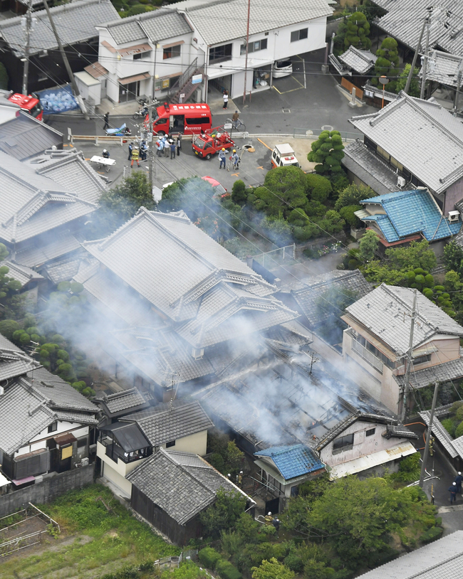 오사카 지진으로 주택서 화재