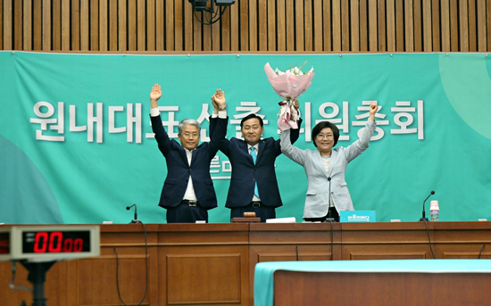 바른미래당 40대 당수 시대 활짝…원내대표에 김관영 의원 선출