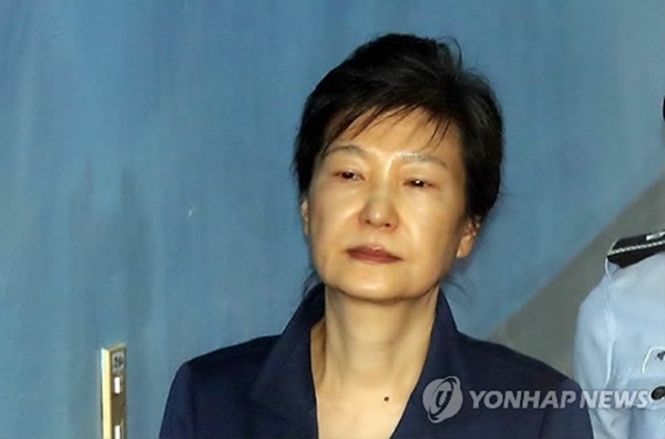 ‘국정원 특활비 수수 혐의’ 박근혜, 오늘 1심 선고…오후 2시 TV 생중계