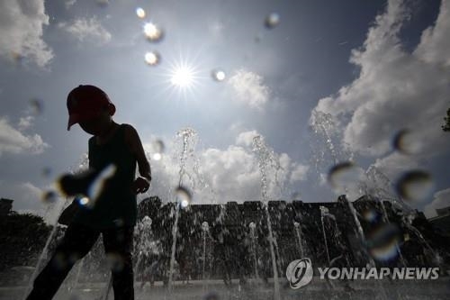 '펄펄 끓는 한반도' 서울 낮 최고 36.9도…24년 만에 최고
