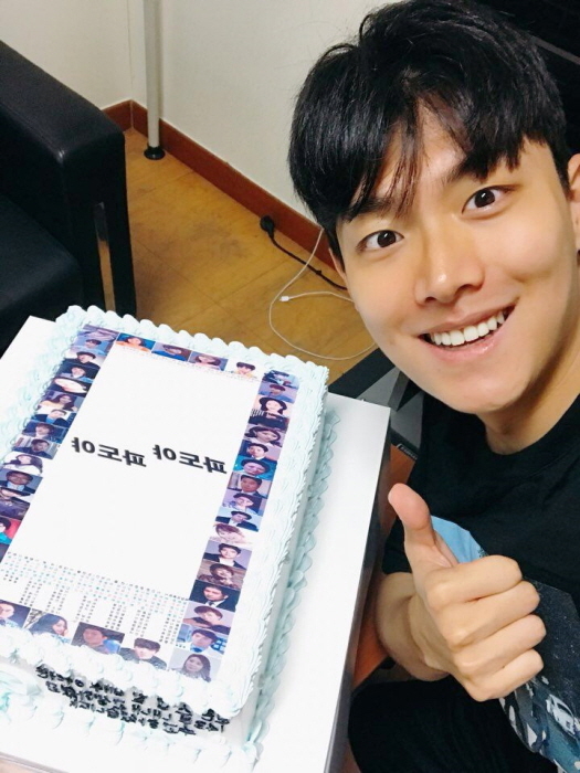 ‘파도야 파도야’ 박정욱, 케이크 들고 환한 미소 “마지막까지 열심히 촬영할 것”