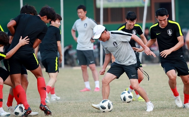 한국 축구, '아시아 최강' 우즈벡 벽 넘을까