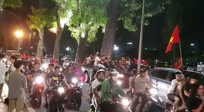 베트남은 이미 축제 분위기