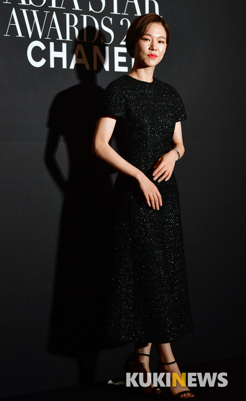 한예리 '블랙 드레스의 정석'