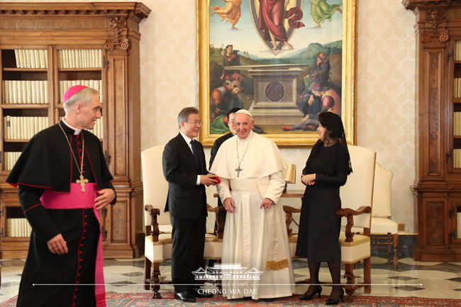프란치스코 교황 “김정은 위원장에게 오히려 감사”