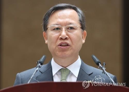 '재판거래 의혹' 박병대 전 대법관 검찰 소환…사법농단 피의자 신분