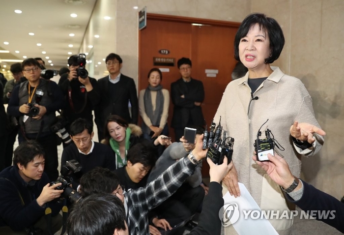 한국당 “손혜원 기자회견 ‘맹탕’, 당장 의원직 내려놓고 수사 받아라”