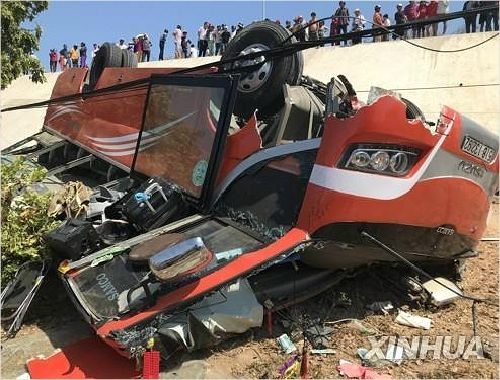 베트남서 차량 추락 사고… 한국인 관광객 7명 부상