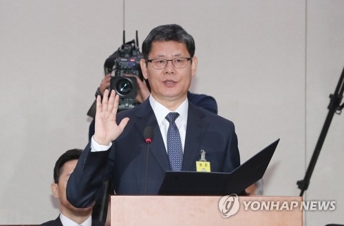 김연철 통일부 장관 후보자, ‘SNS 발언’ 질타에…자세 낮춰 “깊이 반성”