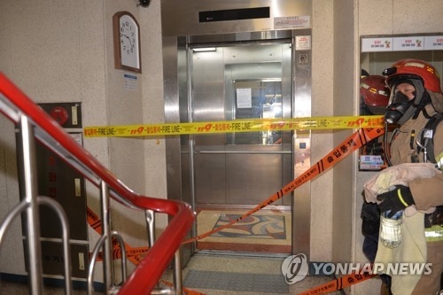 김포 아파트서 50대 여성, 염산 뿌리고 흉기 휘둘러…주민 3명 부상