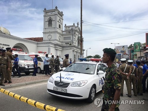 부활절 스리랑카 교회·호텔서 연쇄 폭발…“최소 42명 사망”