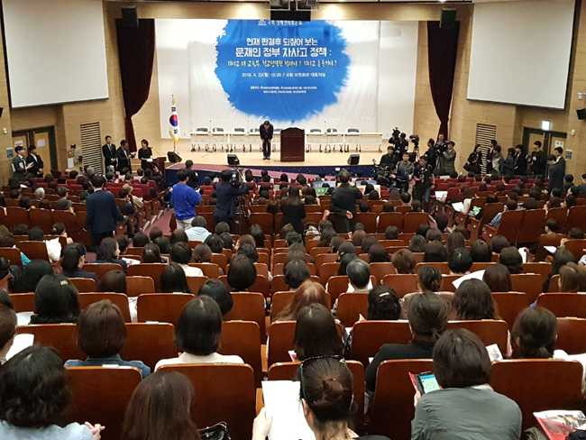 민주당 “곽상도 의원, 토론회서 대통령 딸 꺼내들다 학부모들 거센 항의 받아”