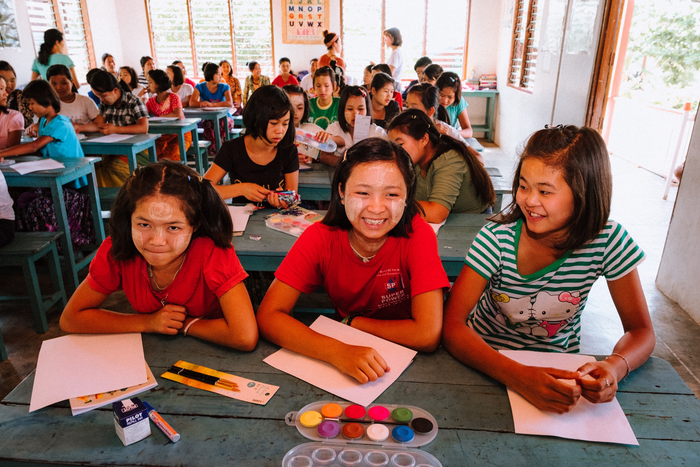 꾸까, 미얀마 아이들 위한 미술 봉사 프로그램에 꽃 후원