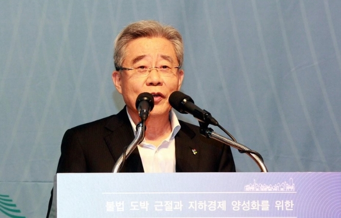 '법인카드 사적사용' 함승희 전 강원랜드 사장 기소의견 송치