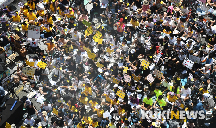 '1400회 수요시위' 폭염보다  뜨거운 열기