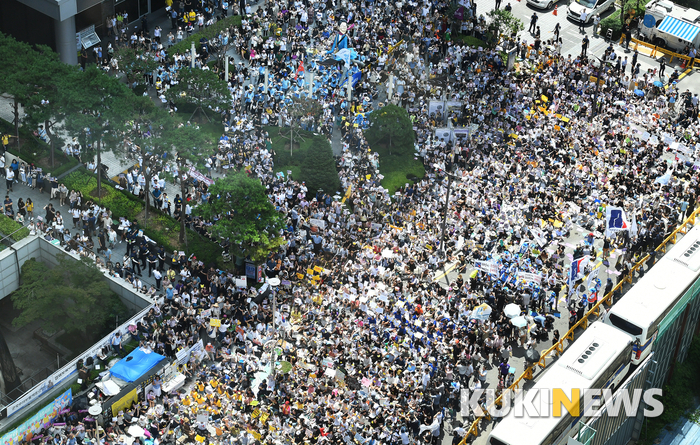 일본군 위안부 기림일에 열린 '제1400회 수요시위'