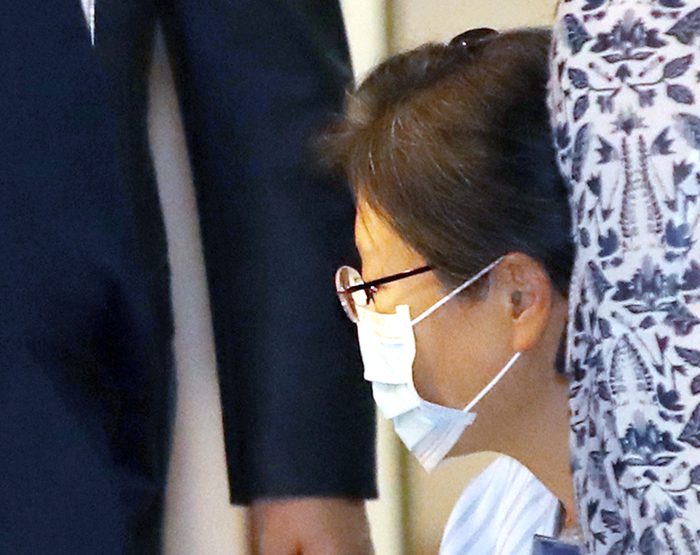 박근혜, 성모병원서 2시간 어깨수술…