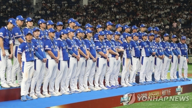 야구 한일전, 일본에 3-5 역전패…프리미어12 준우승