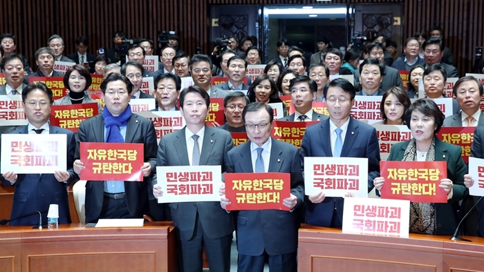 공수처법까지 국회 본회의 자동부의, ‘패트’전쟁 심화