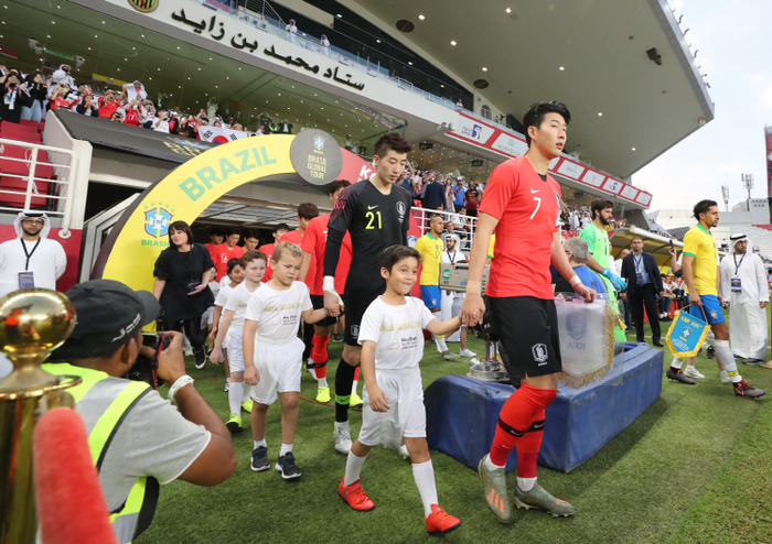 손흥민, 2019 AFC 어워즈 ‘국제 선수상’ 수상… 통산 3번째