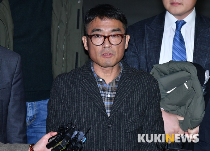 김건모 성폭행 고소한 여성, 무고 혐의 ‘불기소 의견’ 검찰 송치