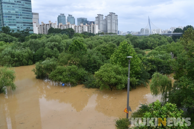 정부, 폭우 이재민 임시 주거시설 위한 방역지침 배포