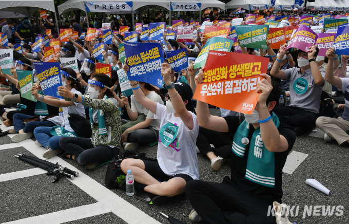 코로나 재확산하는데…정부vs의료계 강대강 대치