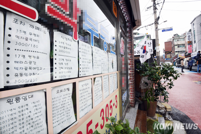 [가봤더니] 한산한 식당가 옆으로 배달오토바이만 “쌩쌩”