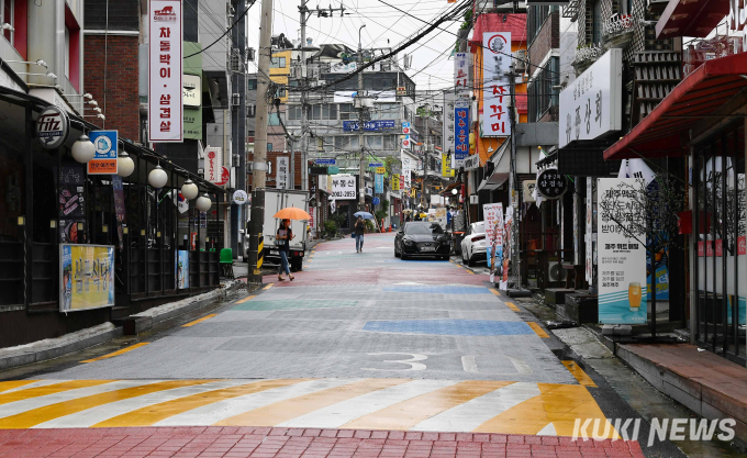 [가봤더니] 한산한 식당가 옆으로 배달오토바이만 “쌩쌩”