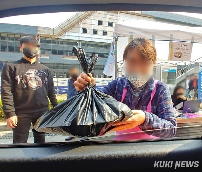 [단독] 사라졌던 노량진 드라이브 스루, 재개장…“차 안으로 모둠회 샥샥”