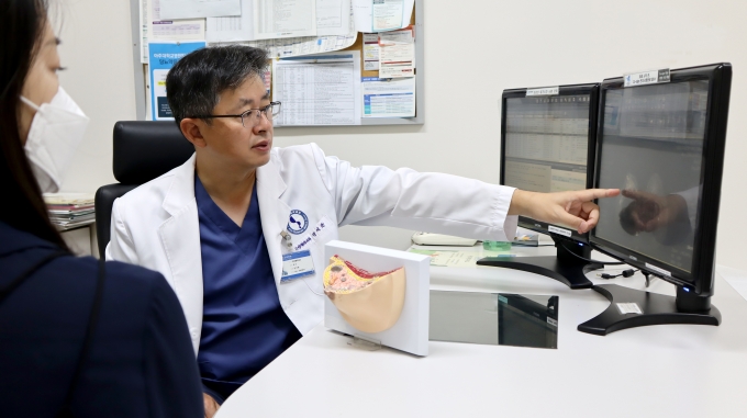 [스페셜 인터뷰: 글로벌명의 명클리닉] 전이성 유방암 치료 전문 아주대병원 종양혈액내과 강석윤 교수