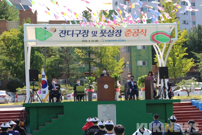 [포토]  축사 전하는 한국폴리텍 이석행 이사장