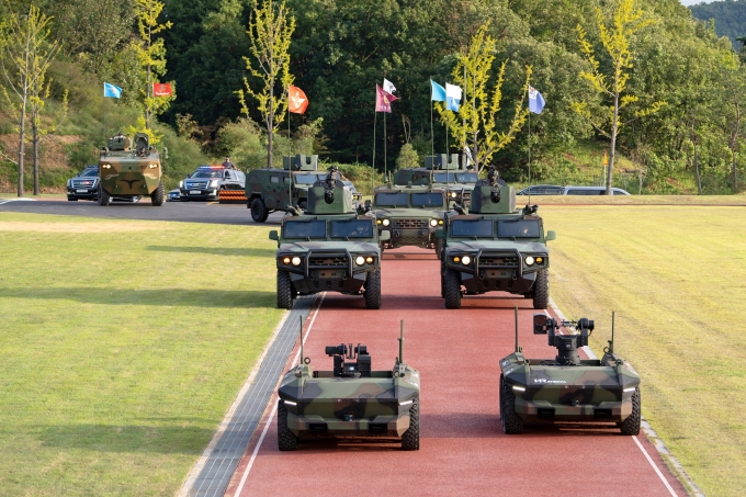 현대로템, 국군의 날 행사서 무인車 시연