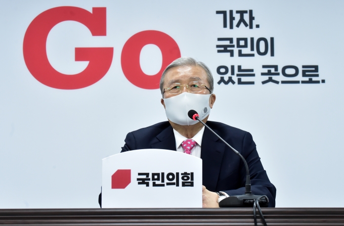 “도로 박근혜 정당” 김종인 ‘노동법 개편’에 날 세운 한국노총
