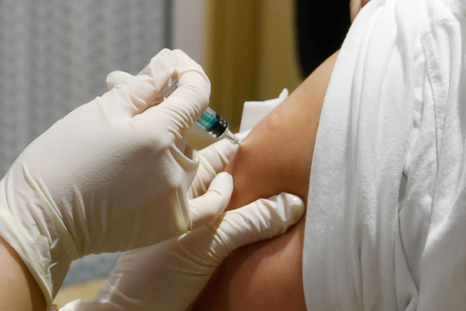 독감 백신 사망자 6명 중 5명은 '기저질환'...접종사업 지속 결론  