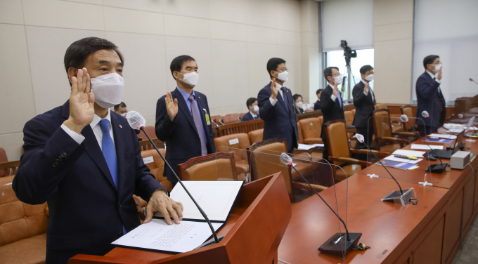 기재부 국감 ‘재정준칙’ 발언 질타…한은에 적극적인 역할 ‘주문’